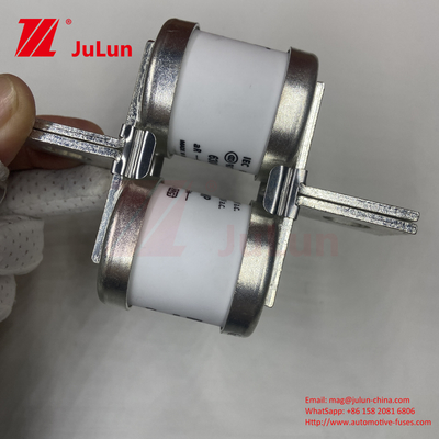 690V Năng suất định số BUSSMANN 630MMT Chất bảo hiểm ô tô gốm với thiết kế ổ cắm đĩa phẳng đôi cho cài đặt M6/M8