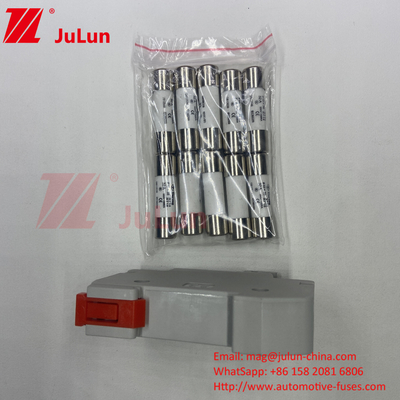 Phương tiện bảo mật năng lượng mặt trời PV / Din Rail Solar Fuse Holder cho Inverter 1500VDC 1000VDC 500VDC 10A-63A 30kA