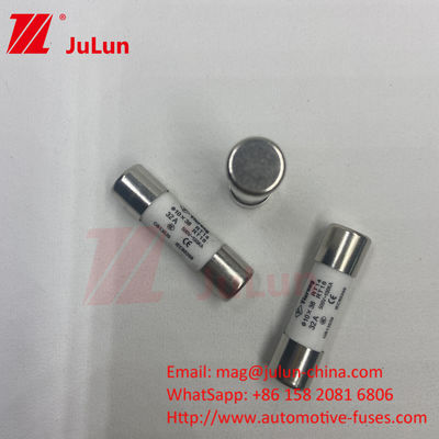 10 * 38mm FUSE 15A 690VDC Panel Mount Solar PV Fuse cho bảo vệ dây PV mạnh mẽ