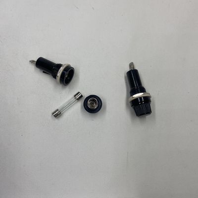 Lắp đặt 6 * 30mm Panel gắn Fuse Holder Điện cho thiết bị