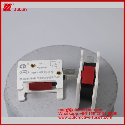 WDK-Y 5A 250V Micro Switch ô tô Mount Fuse cho EV / HEV Xe đặc biệt thiết kế cơ sở an toàn cho tình huống xe