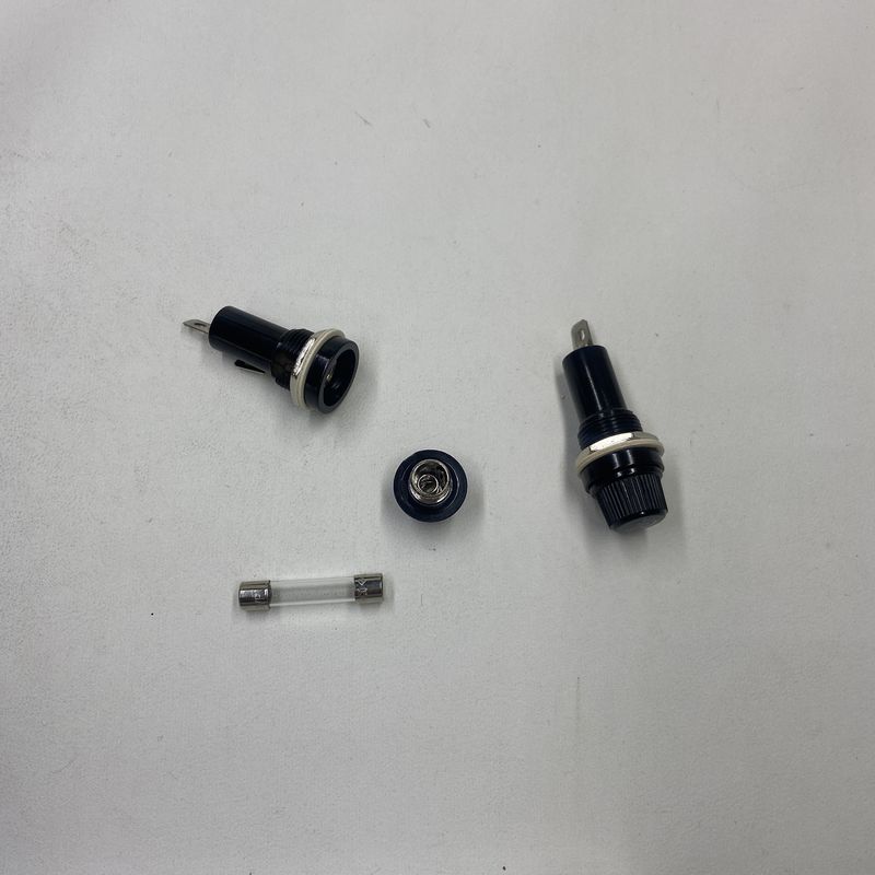 Nằm bên trong và bên ngoài các tấm PCB.