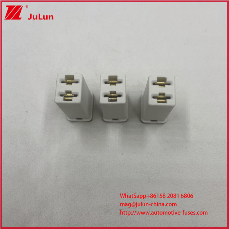Chiếc xe 32VDC Máy ngắt mạch Mini Car Fuses 25A 32V Terminal nữ Quadrat Plug-In Fuse Link cho xe ô tô 0495025.ZXA