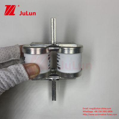 690V Năng suất định số BUSSMANN 630MMT Chất bảo hiểm ô tô gốm với thiết kế ổ cắm đĩa phẳng đôi cho cài đặt M6/M8
